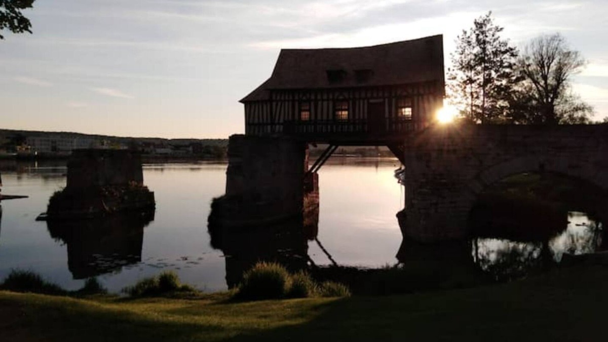 Evreux Apartment | Duplex: 3/4 Voyageurs - 2 Lits