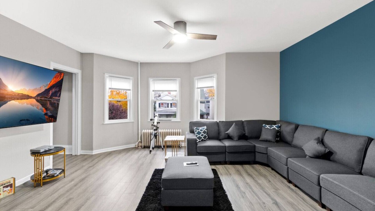 Constable Hook House | Duplex|4Min Walk to NYC Train|Gameroom|Hotub+Sauna