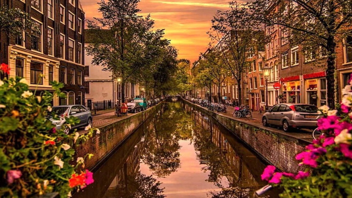 Canal Ring Apartment | Duplex Amsterdam 6th floor Penthouse Gem