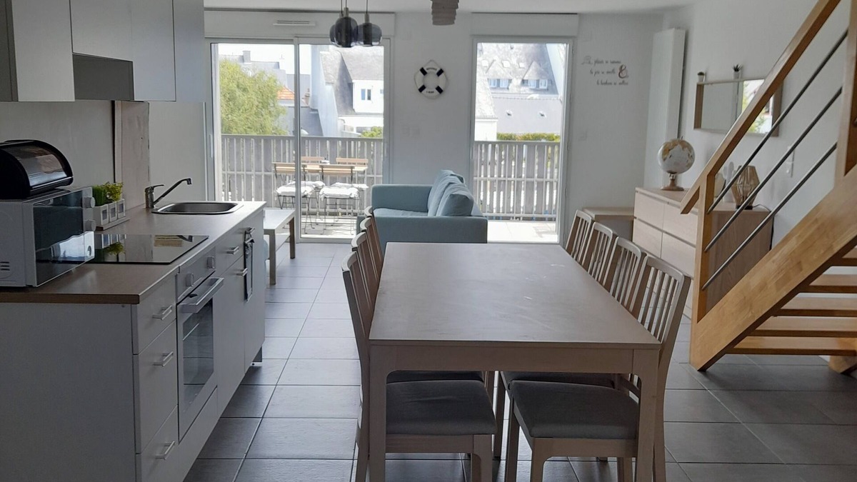 Saint-Pierre-Quiberon Apartment | Duplex apartment 110 m², central, 100 m from the beach