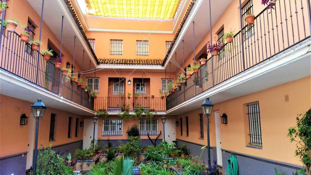 San Bernardo Apartment | Duplex apartment in Barrio de San Bernardo with parking