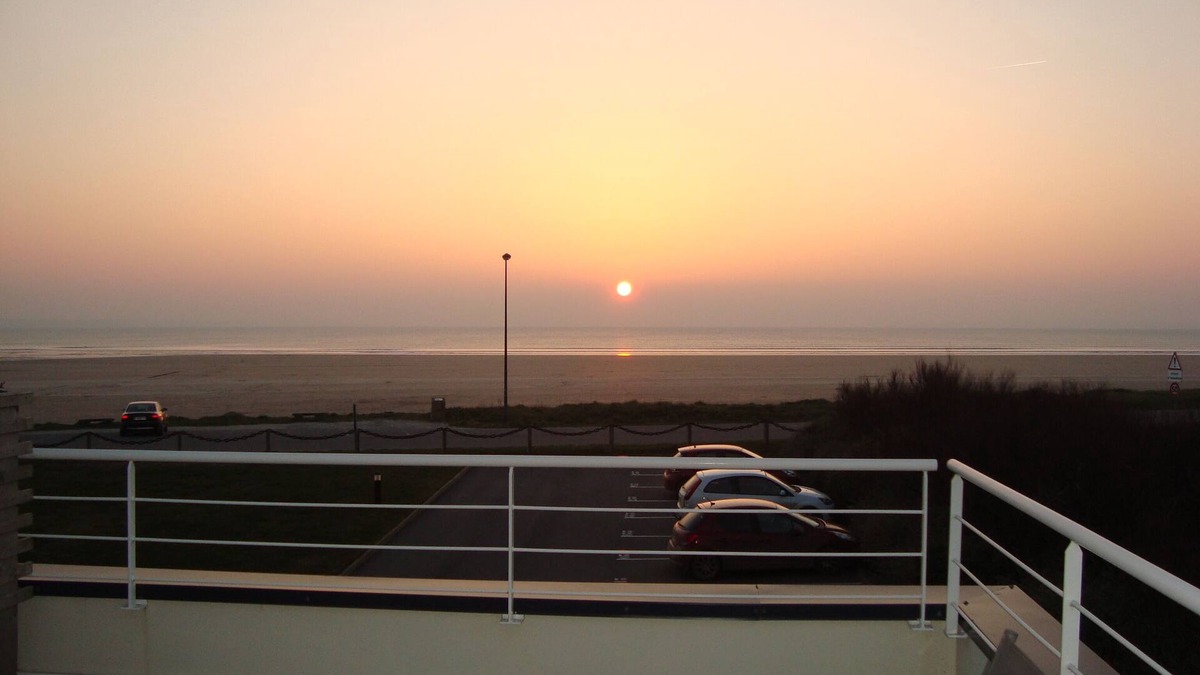 Plomodiern Apartment | Duplex apartment with large terrace facing the sea