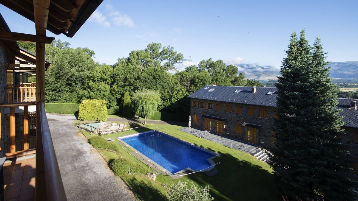 Queixans House | Duplex apartment with pool close to ski resorts and hiking trails