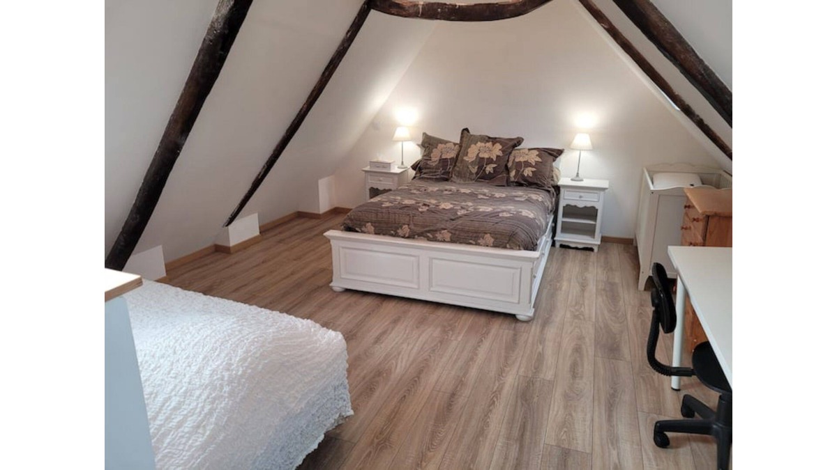 Lampaul-Guimiliau Apartment | Duplex au Pied de L'enclos de Lampaul-guimiliau