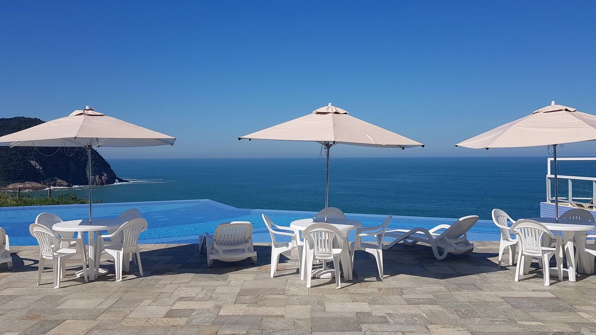Peninsula Apartment | Duplex apartment with incredible sea views in a gated community in Guarujá.