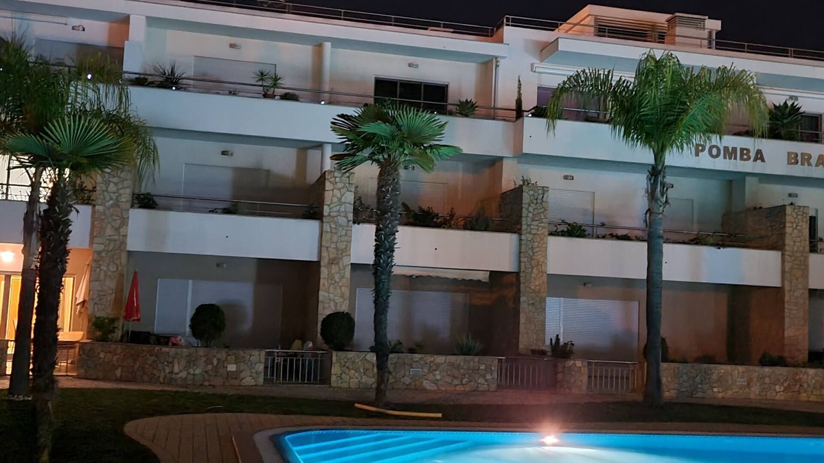 Vale de Carro Condo | Duplex com Vista Piscina Barbeque Garagem 5 Minutos da Praia