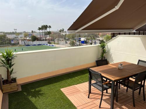 Dos Hermanas Apartment | Duplex con terraza privada y parking a 15 minutos de Sevilla