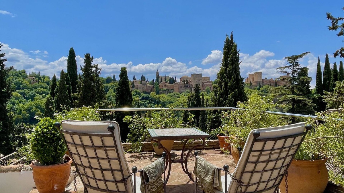 Sacromonte Apartment | Duplex con Terraza y con Vistas Únicas a la Alhambra en el Albayzin