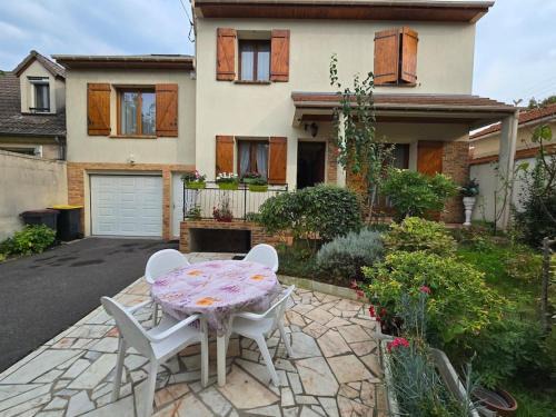 Quartier des Coteaux de l'Orge Apartment | duplex en maison individuelle de 70 m2avec jardin