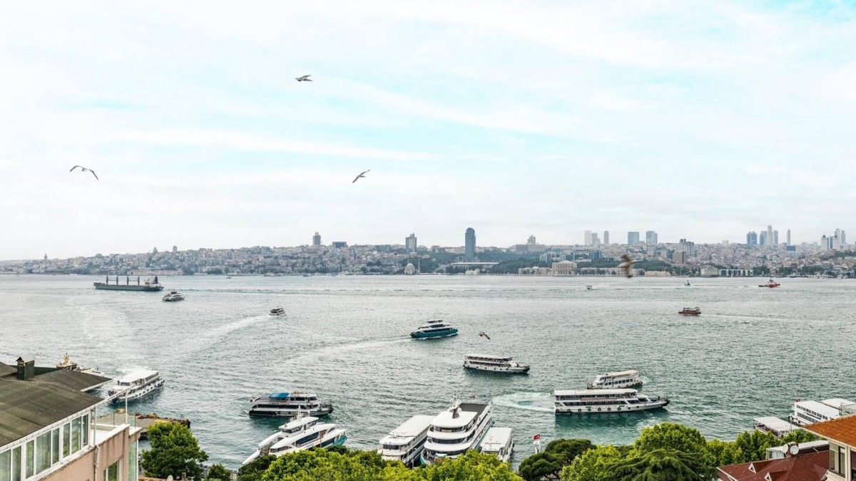 Uskudar Apartment | Duplex Flat w Panoramic Bosphorus View and Terrace