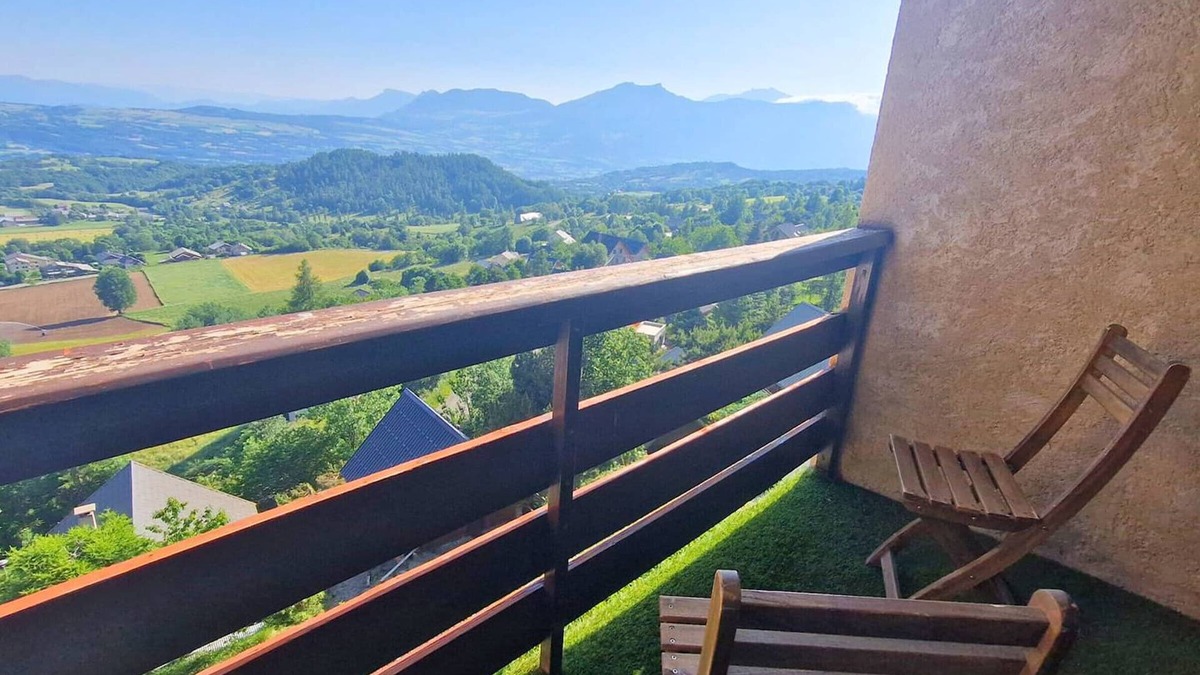 Saint-Michel-de-Chaillol Apartment | Duplex for 6, pets allowed, south balcony, Chaillol 1600