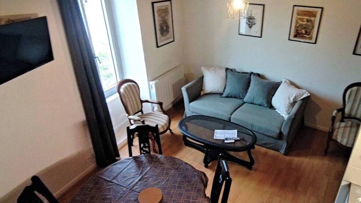 Clisson Apartment | Duplex in charming neighborhood overlooking chateau, close to downtown and all amenities
