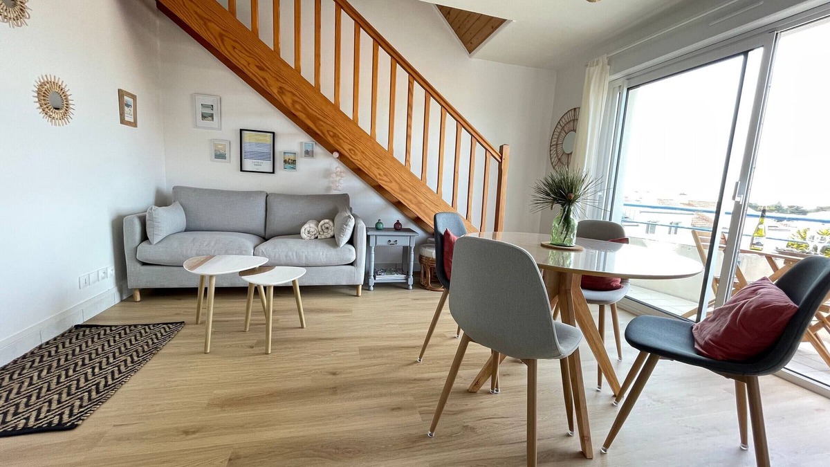 Saint-Brevin-l'Ocean Apartment | Duplex lumineux près de la plage, centre Saint-Brevin-les-Pins, 2 pièces, parking et balcon sans vis-à-vis