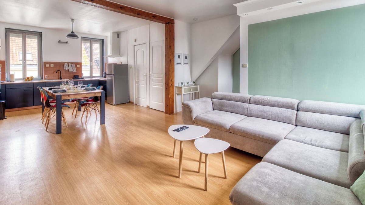 Calais Apartment | Duplex Lumineux Bien Équipé à 5 Minutes du Théâtre de Calais
