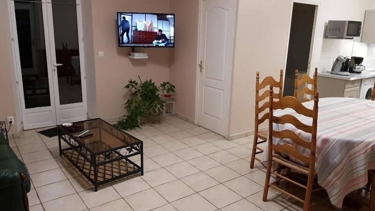 Lorcy Apartment | Duplex paisible avec jardin privé, proche Montargis et Pithiviers, idéal pour couple ou pro
