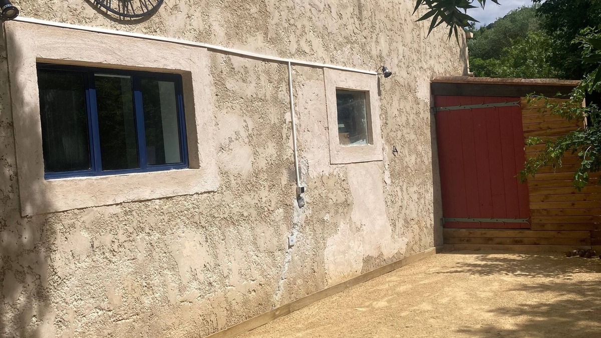 Sisteron Apartment | Duplex, Riviere, natural terrace and boules court.