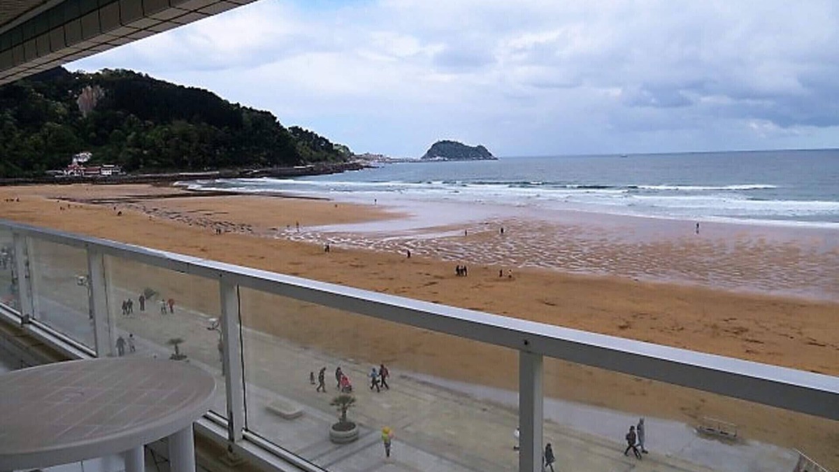 Zarautz Apartment | Duplex San Luis - 1ªline beach, incredible view garage by Egona