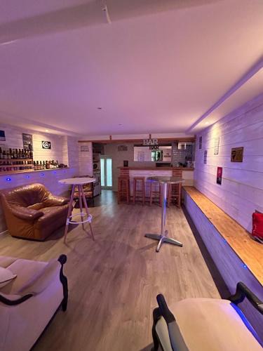 Tournon-sur-Rhone Apartment | Duplex spacieux 6p avec bar et garage