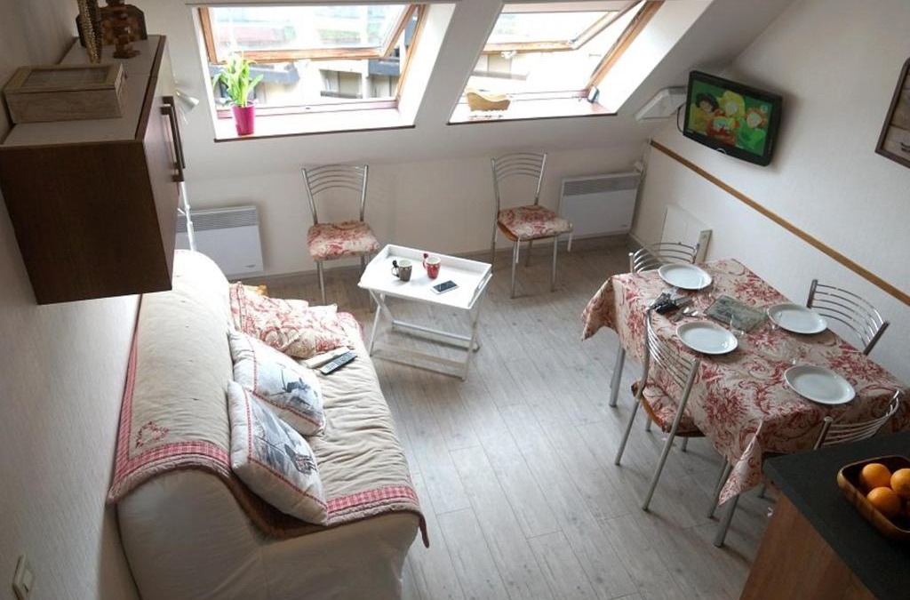Bagneres-de-Luchon Apartment | Duplex T3 à Luchon - 6 pers, télécabine, parking, wifi - FR-1-313-164