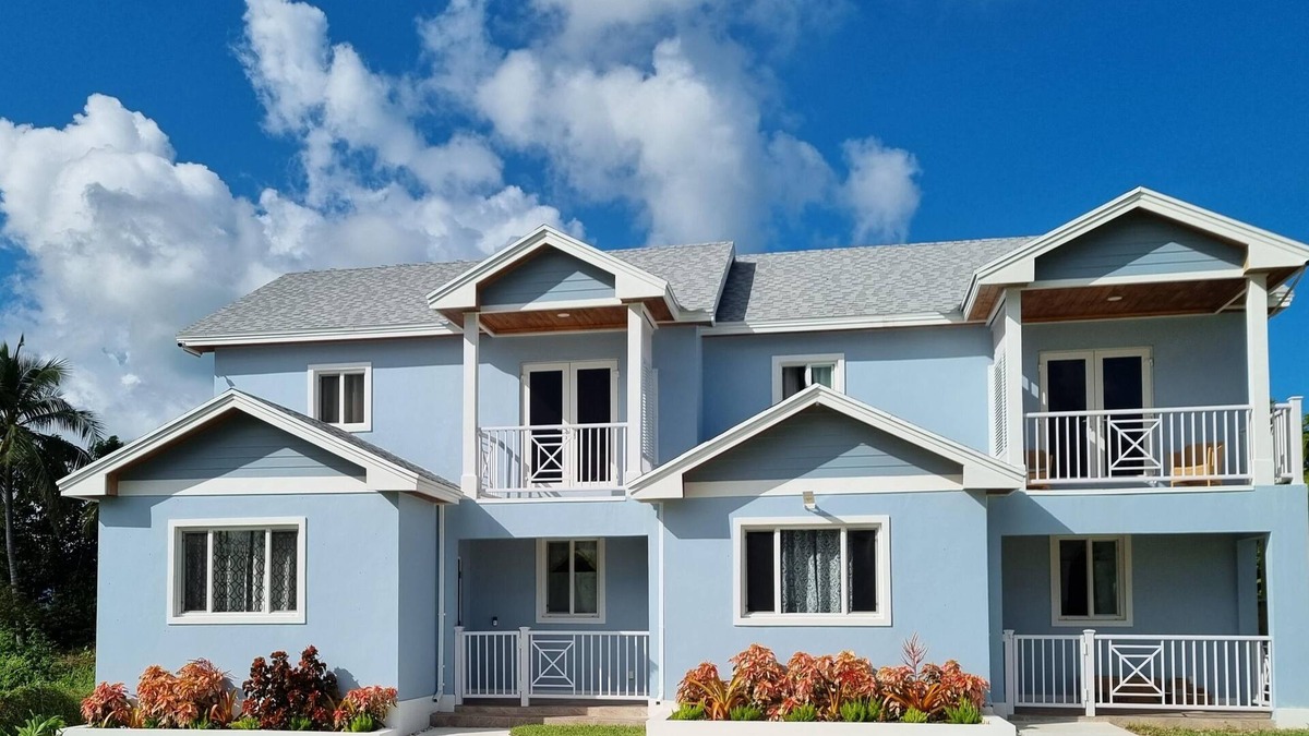 Gambier House | Duplex Townhouse, King Bed, Family-centric, Fast Wi-fi, near Beach, Free Parking