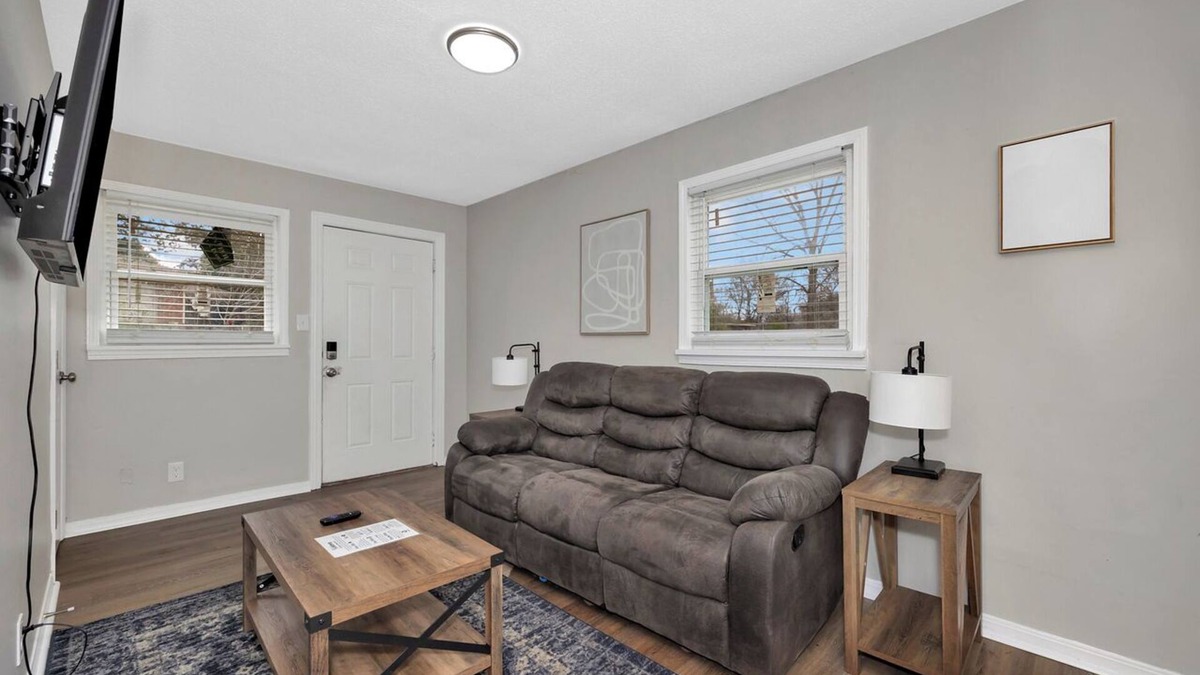 Redstone Arsenal Apartment | Duplex w/Office Space