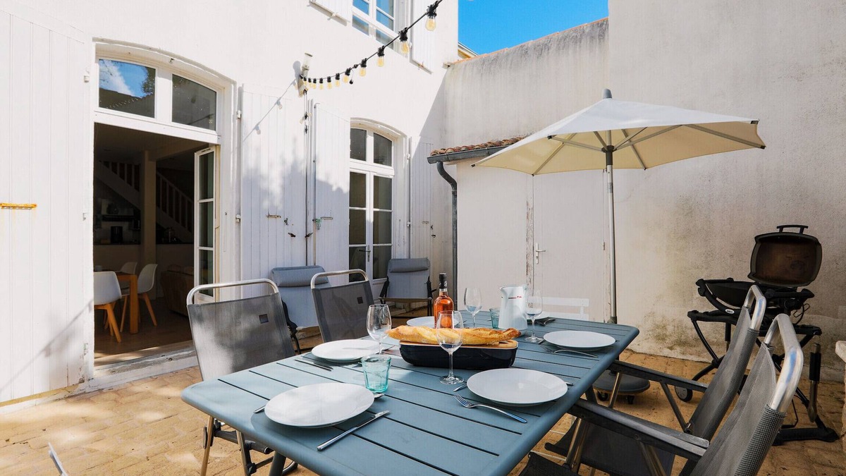 Saint-Martin-de-Re Ski Chalet | Duplex with courtyard - 500 m from the port