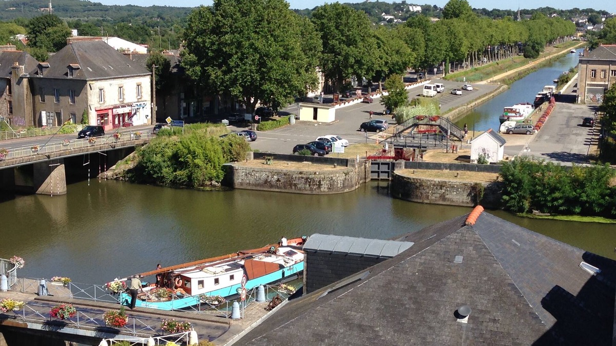 Redon Apartment | Duplex with panoramic views of canal barges