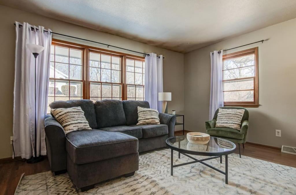 Des Moines House | Duplex with Queen Beds Minutes from Drake