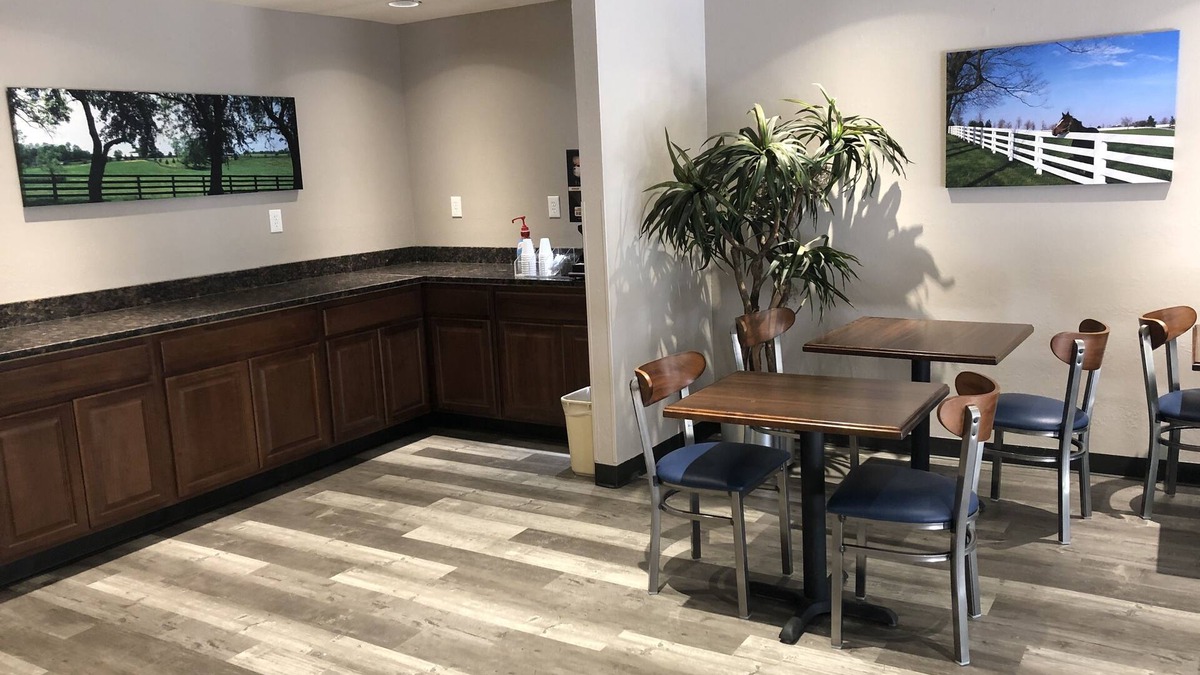 St. Matthews Hotel | DuPont Suites