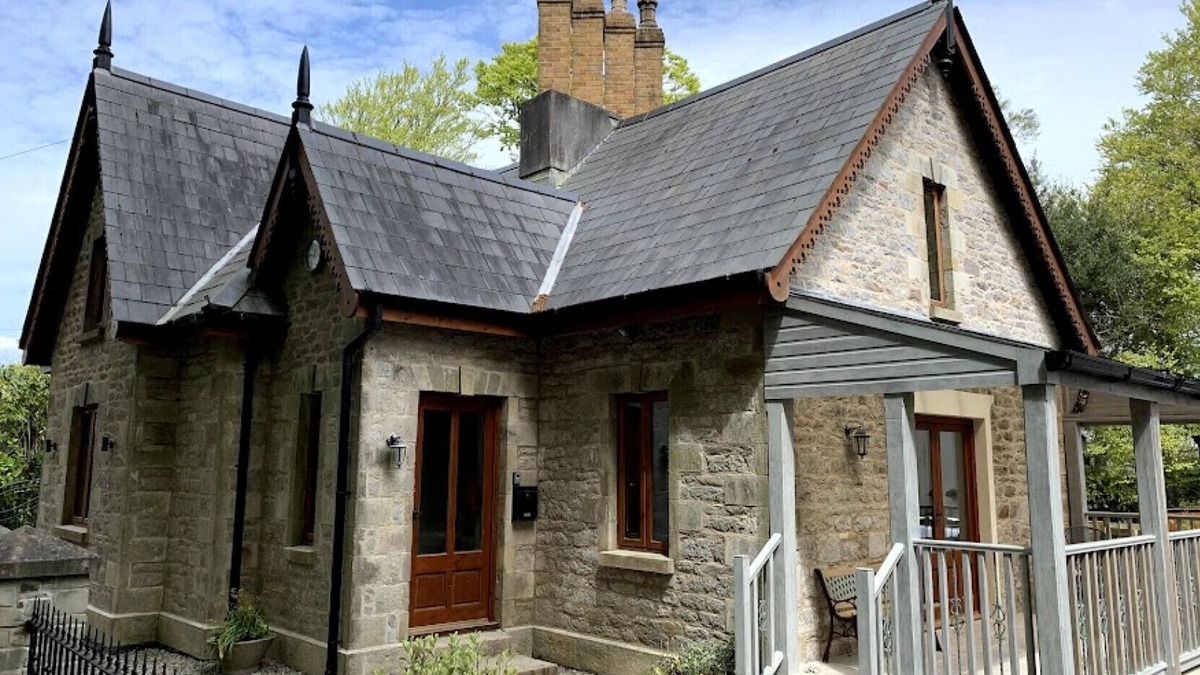 Saint Austell Bay Cottage | Duporth Lodge, Charlestown, Eco friendly upgrade