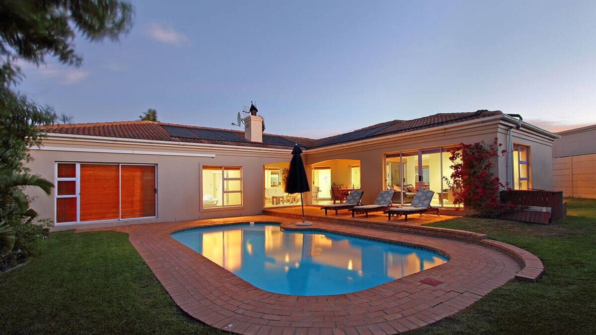 West Beach House | Durham Close 31 - Four Bedroom House, Sleeps 8