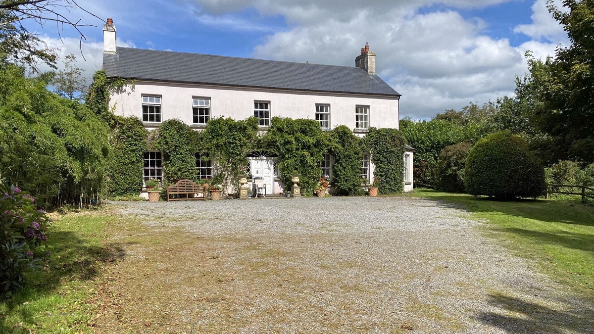 Stradbally House | Durrow House - Three Bedroom House, Sleeps 5