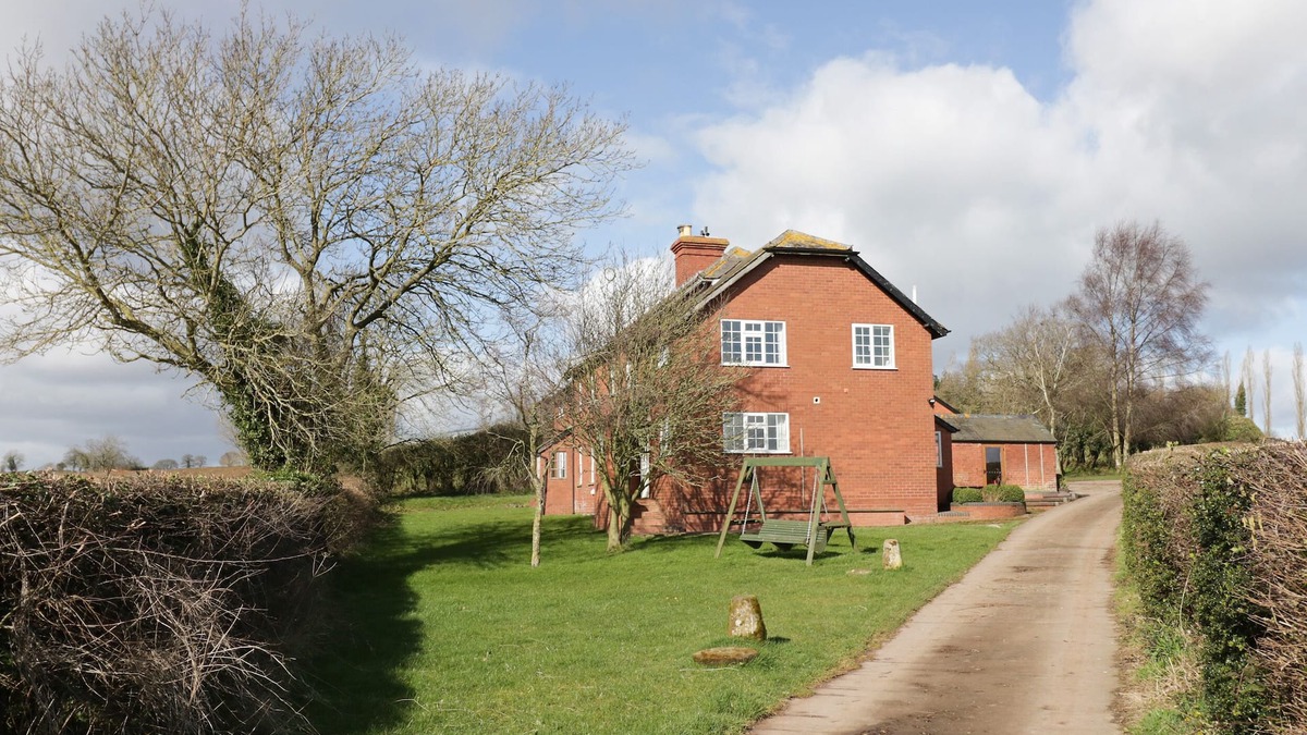 Little Cowarne Cottage | DURSTONE COTTAGE, pet friendly, with open fire in Pencombe