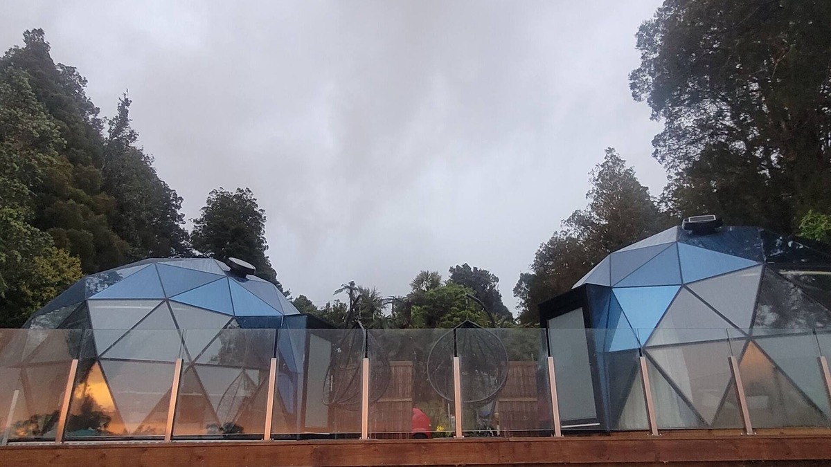 Waiatarua Cabin | Dusk&Dawn Glass dome glamping accommodation in the bush near Auckland