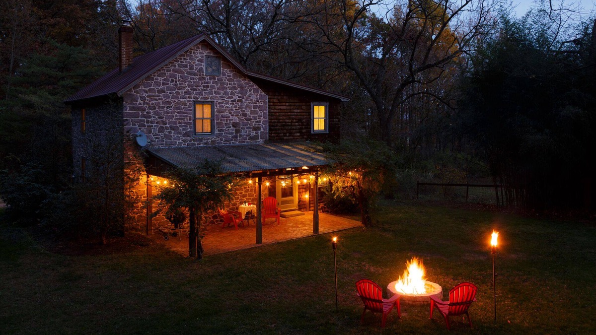 Morgantown Cottage | DUTCH COUNTRY COTTAGE, pet friendly and very secluded!