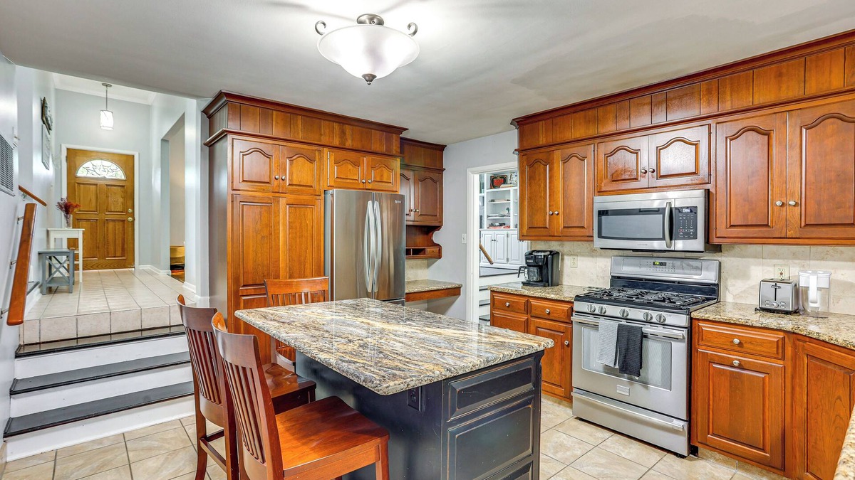 Lancaster House | Dutch Country Home Near Family Attractions!