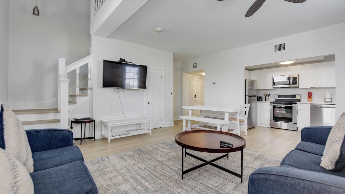Uptown - Upper Duval Condo | Duval Delight | Recently Remodeled Condo on Duval!