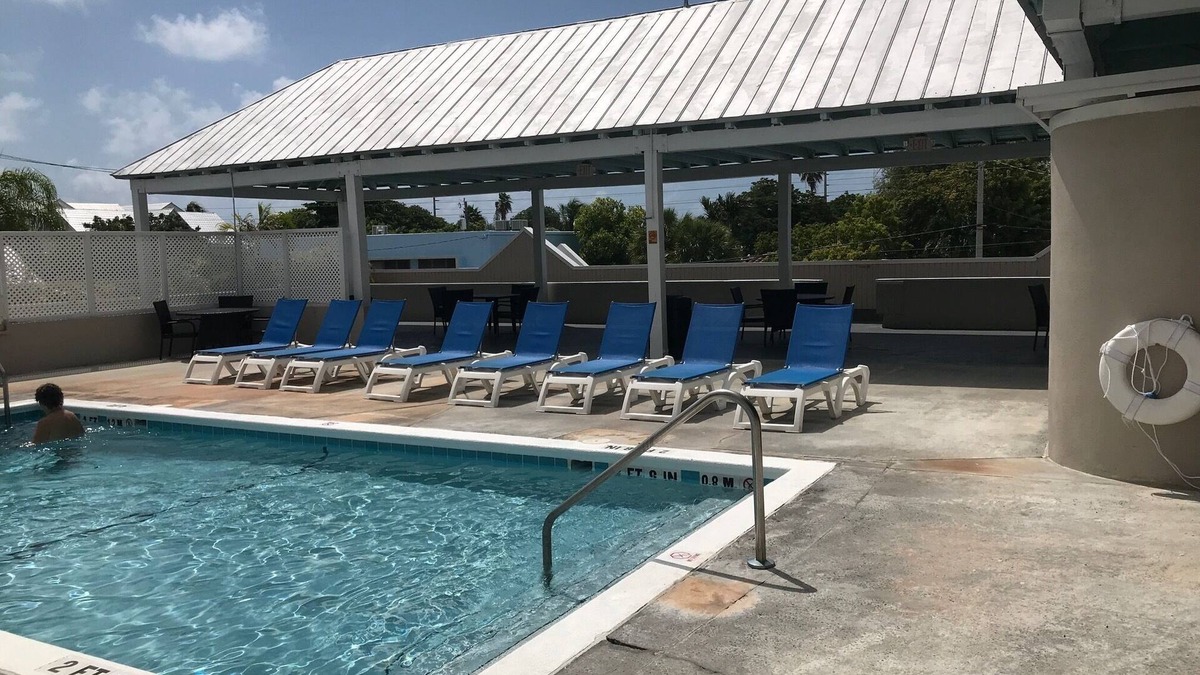 Old Town House | DUVAL SQUARE, KEY WEST Lovely 2 Bedroom 2.5 Bath Condo in a GREAT Location!