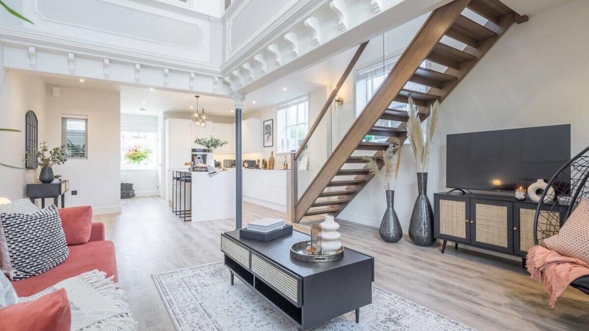 Duxford Apartment | Duxford - Stunning 18th Century Church Conversion