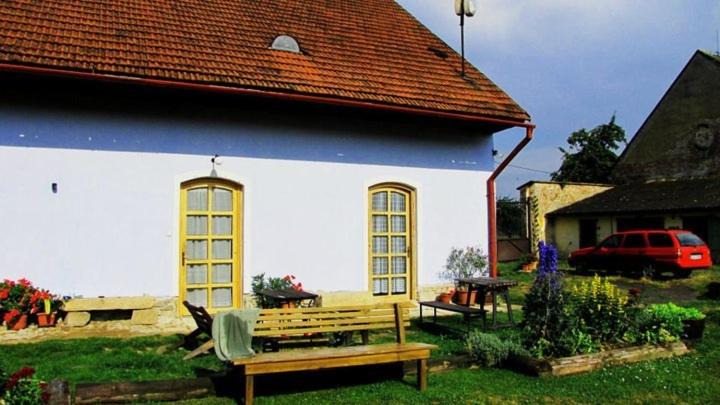 Borovna Apartment | Dvůr v Borovné