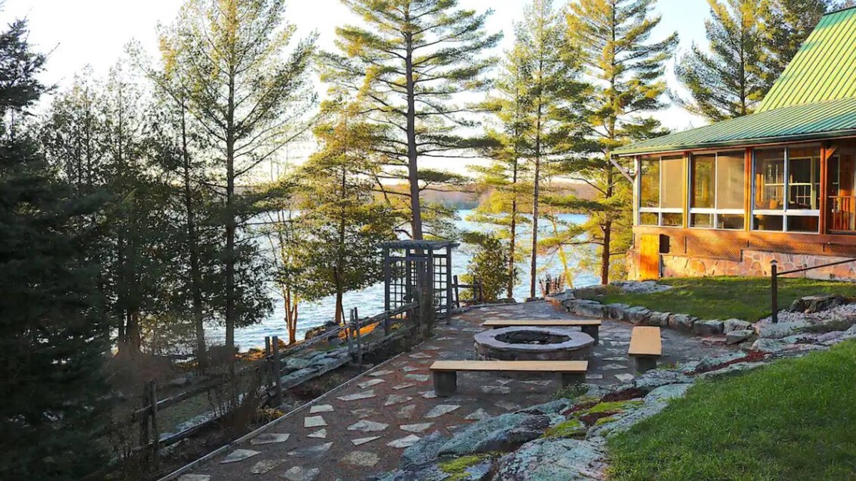 Central Frontenac Cottage | Dvira’s Lakefront Cottage - Hot tub and Pool Table (Sharbot lake)