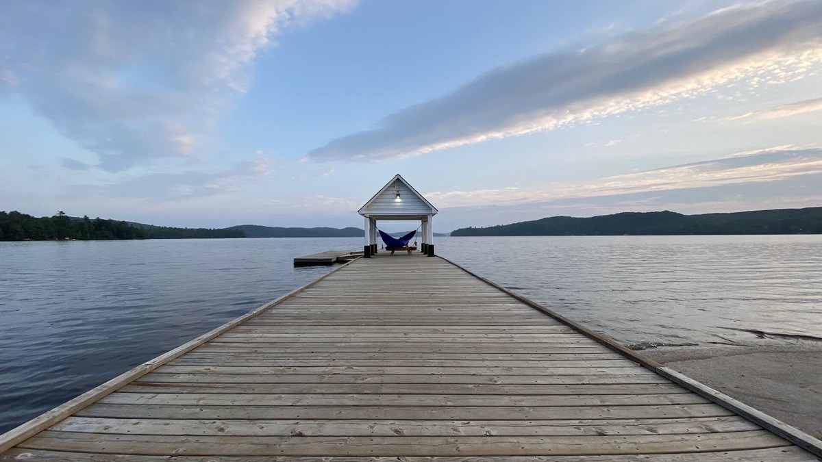 Dwight House | Dwight Beach - Modern 4 bedroom and 3.5 bathroom lakeside cottage