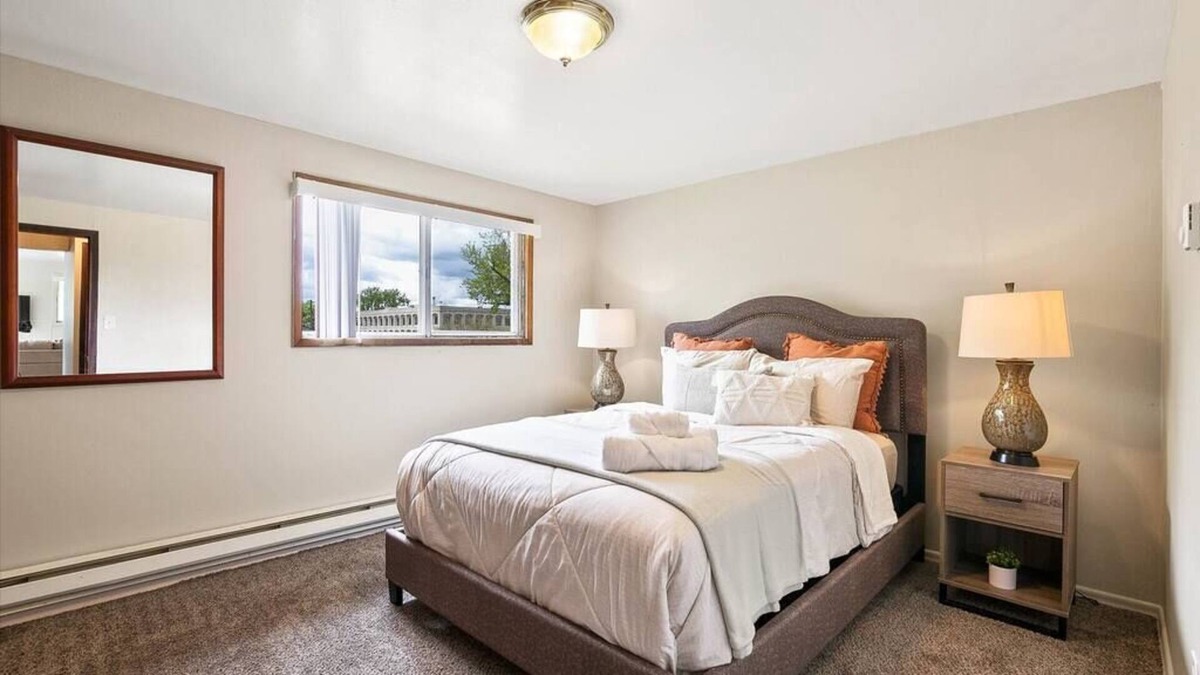 Cliff - Cannon Apartment | Dwntwn / Blocks to Hospitals / Kitchen / WIFI / TV