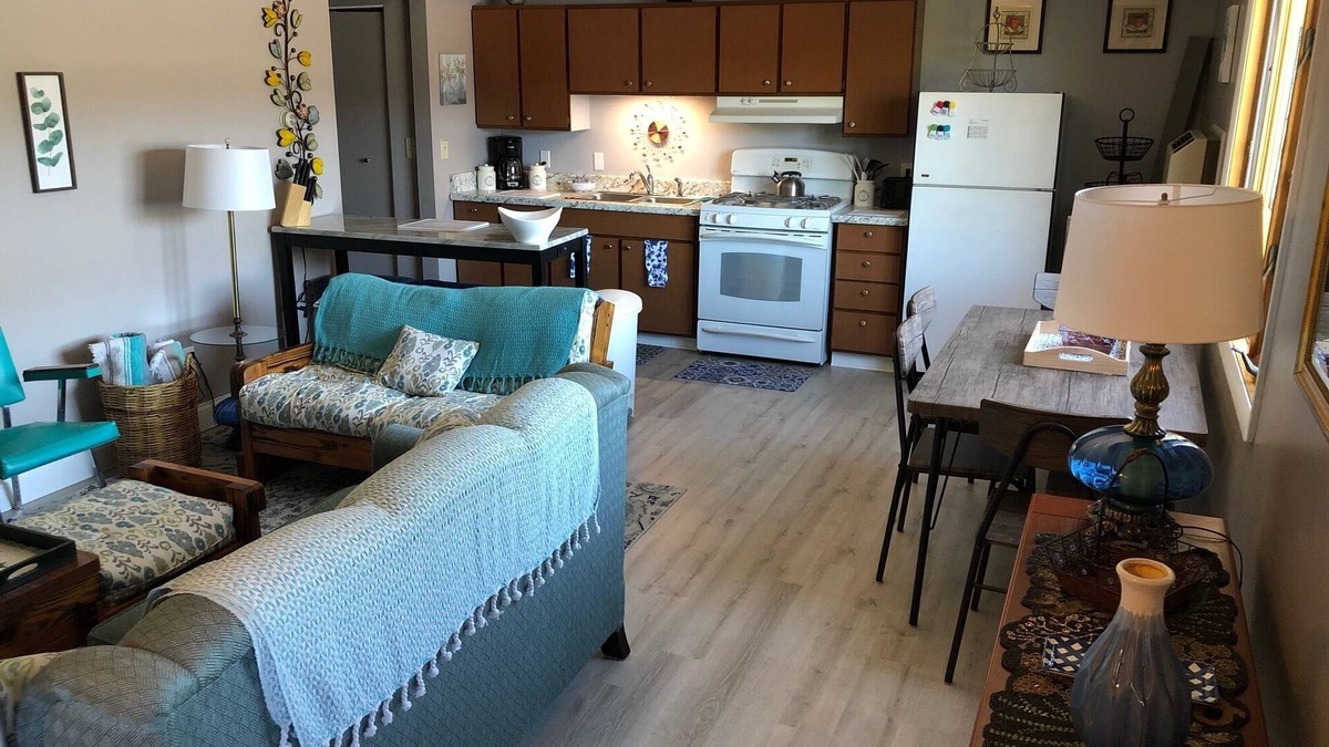 Houghton Apartment | Dwntwn Houghton Oasis-Pvt prkg,1/2 blk from Mainstreet, 1.5 blk from waterfront.