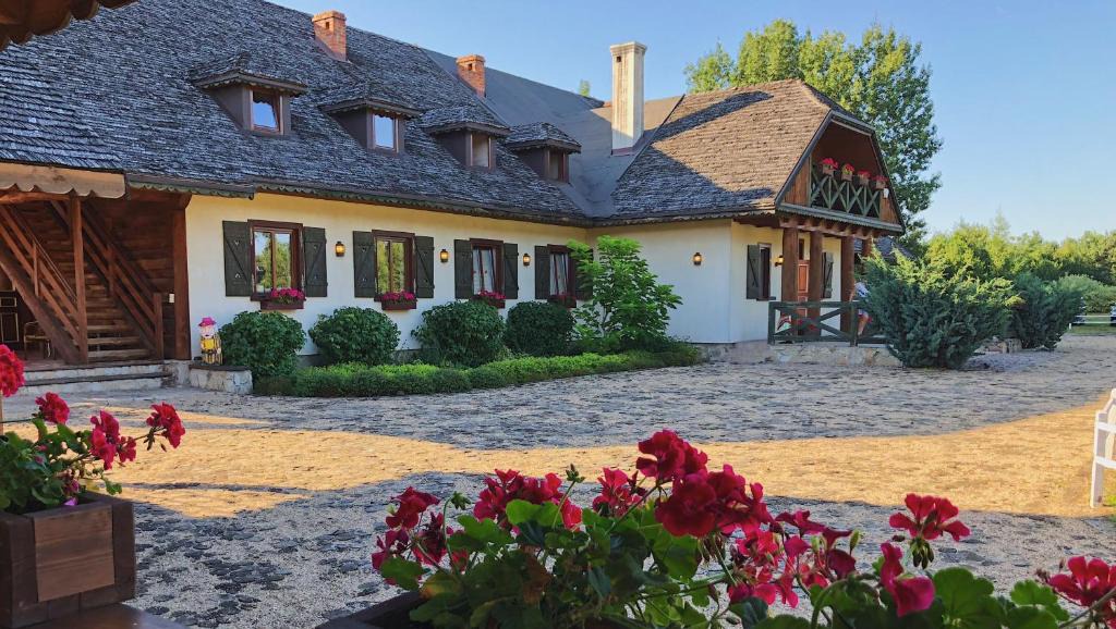 Tarczyn House | Dworek Pod Wiechą