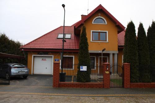 Wawer House | Dworek w Zieleni
