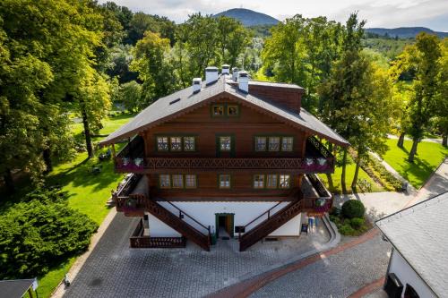 Szczawno-Zdroj Resort | Dworzysko
