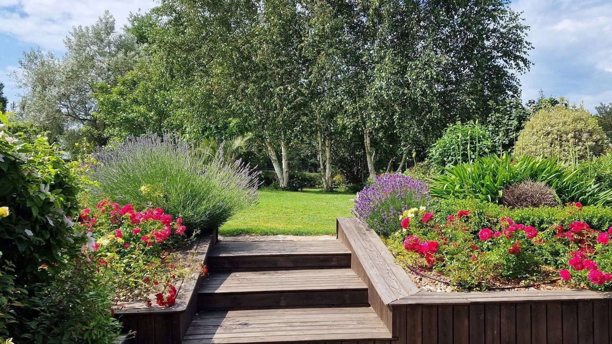 Saint-Maurice-en-Cotentin House | Dy flowers Saint-Maurice-en-Cotentin