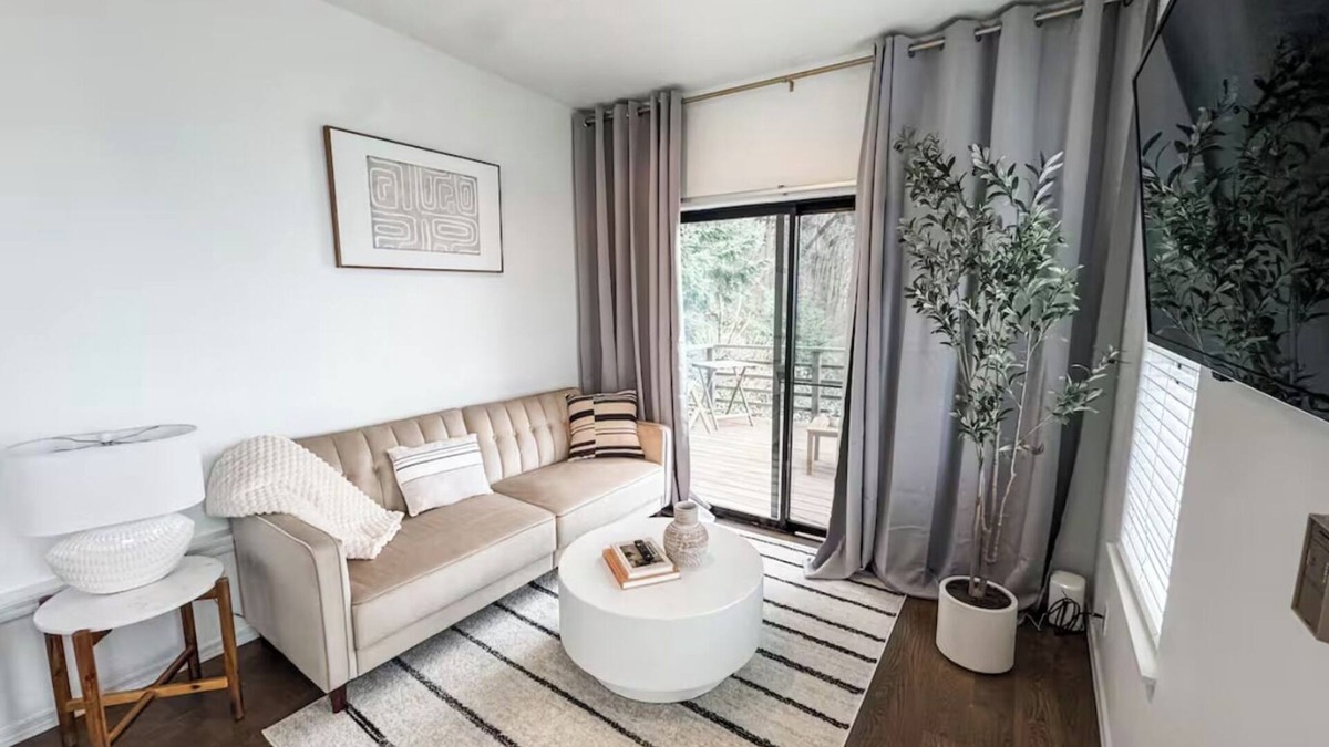 Gatewood Apartment | Dyane's Treehouse C2