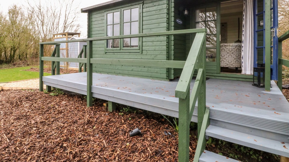 Drefach Cottage | DYFFRYN LODGE, romantic, character holiday cottage in Drefach